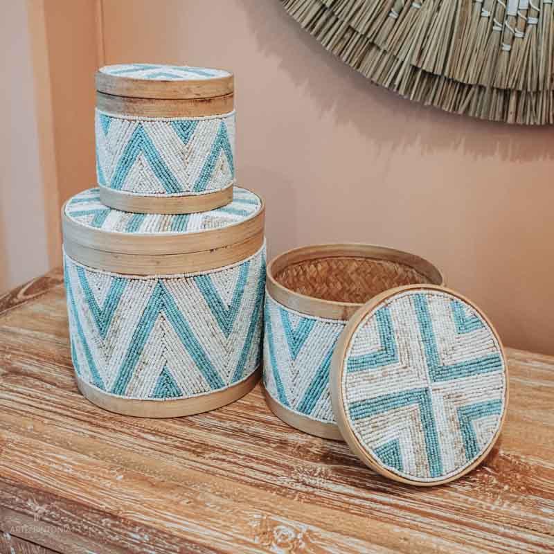 pote caixa redondo redonda bambu minçanga azul branco bali balines indonesia artesão artesãos artistas art decor decoração home house zen white blue