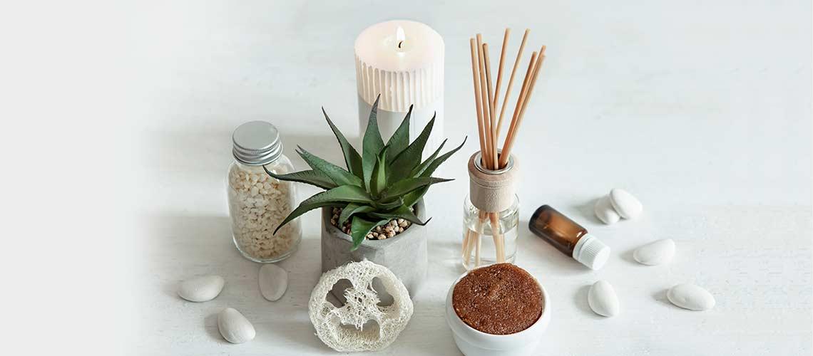 Mesa com itens sensoriais de aroma e textura