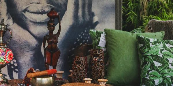 estilo-ethnic-home-decor-african-arts-pintura-tela-escultura-madeira-almofadas-coloridas-tropicais-verdes