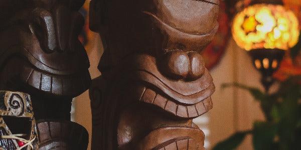 decoracao-tiki-hawaii-madeira-entalhada-totem