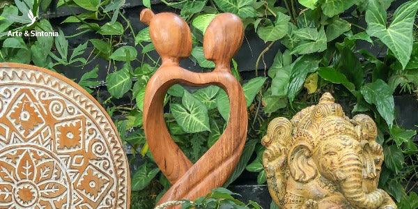escultura-madeira-suar-casal-bali-apaixonado
