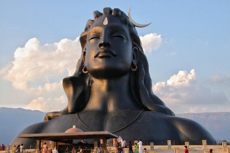 Estatua divindade hindu Shiva para a festa do dia de Shiva Maha Shivaratri