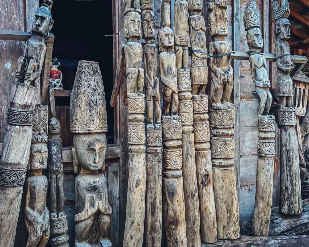 artesanatos esculturas mascaras decoracoes timor paineis tribais entalhados madeira indonesia