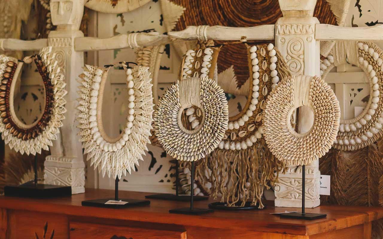 banner-colares-decorativos-conchas-artesanais-bali-objetos-decorativos-indonesia-1