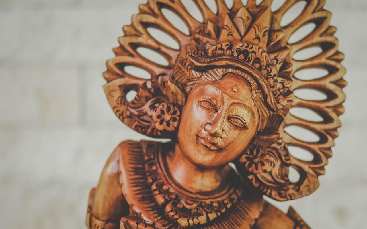 esculturas madeira suar entalhadas carved wood rain tree balinese estauetas sculptures artesintonia home decoration decoracao casa