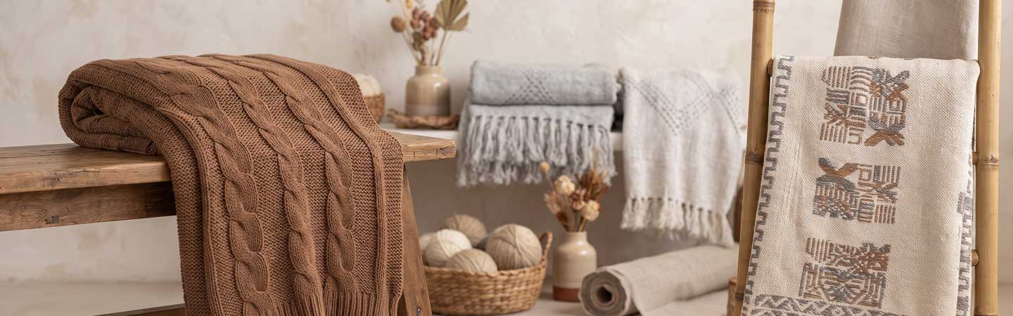 Peseiras e mantas artesanais em algodão para seu home decor.