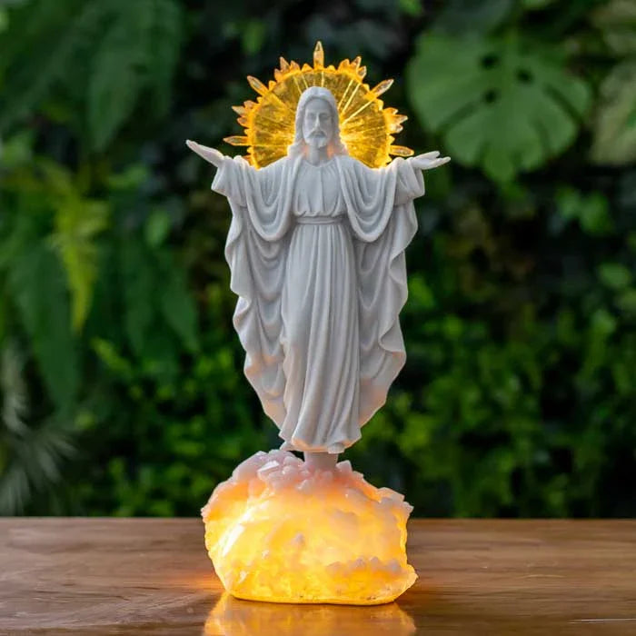 Escultura de Jesus branco com resplendor iluminado amarelo