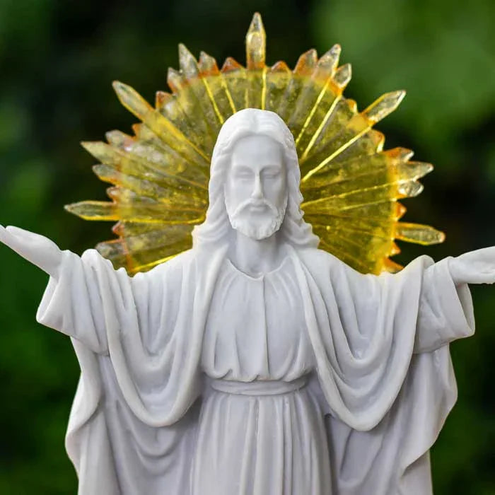 Imagem devocional de Jesus com braços abertos e base com luz