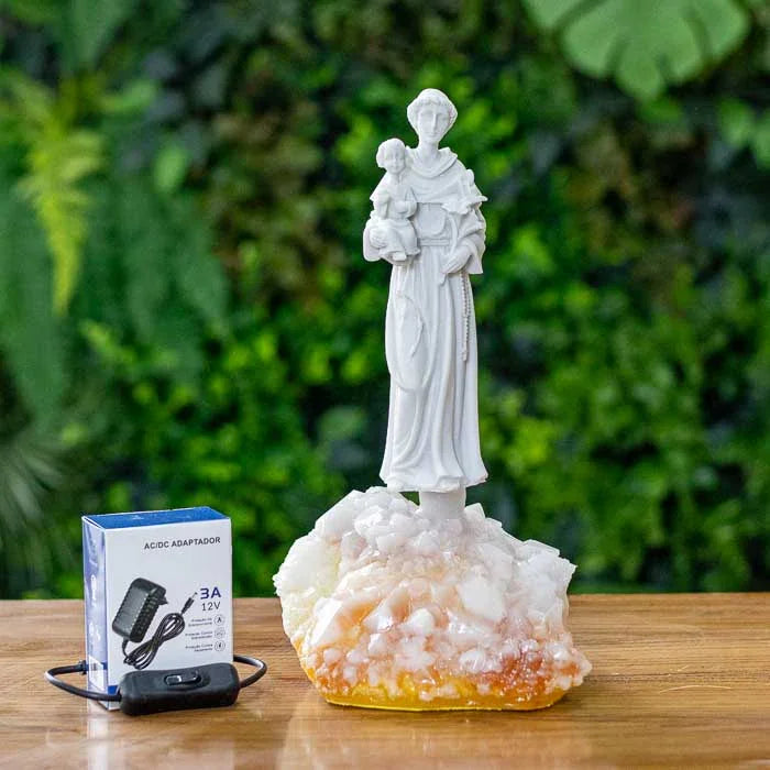 Peça religiosa com Santo Antônio segurando o Menino Jesus