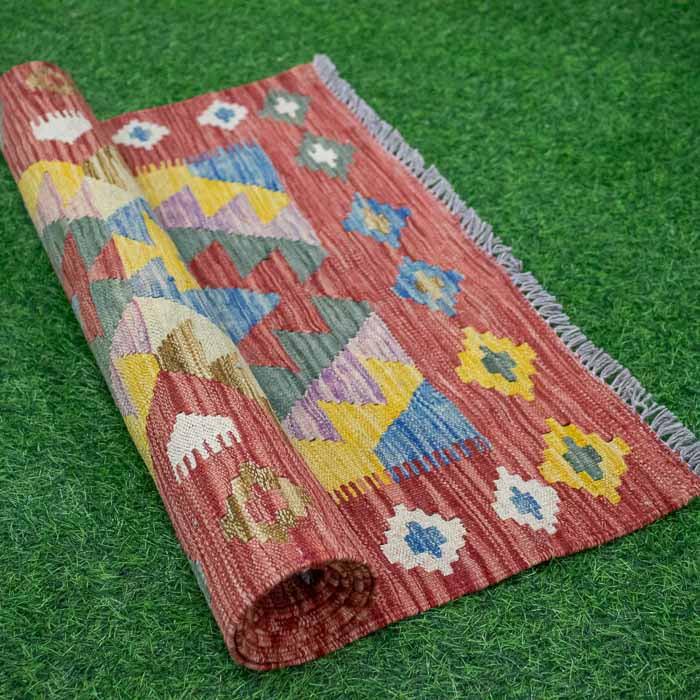 Passadeira Kilim feita em tear manual tradicional do Paquistão.