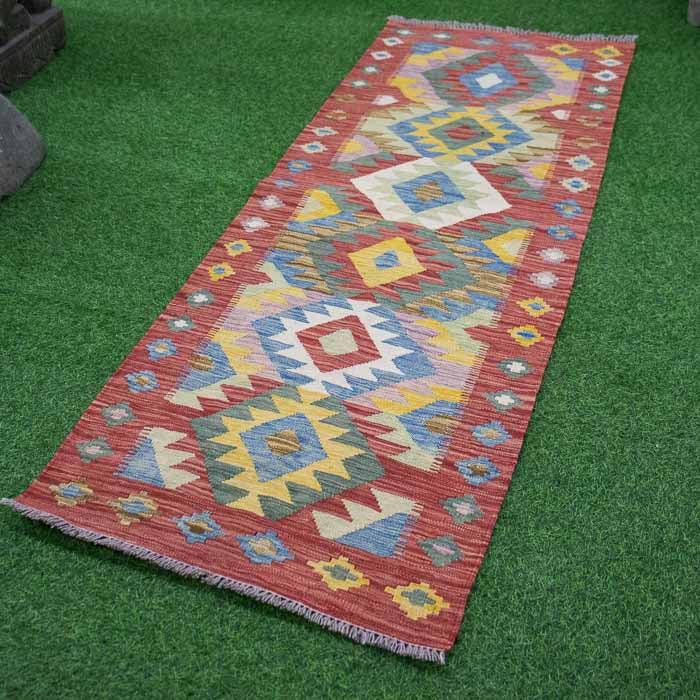 Tapete artesanal paquistanês passadeira Kilim exclusivo e rústico.