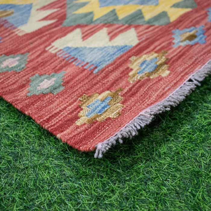 Obra têxtil artesanal passadeira Kilim paquistanesa 194x74cm.