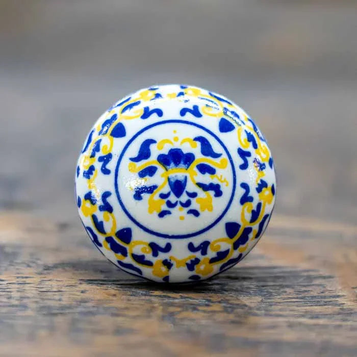 Puxador decorativo artesanal indiano em cerâmica colorida.