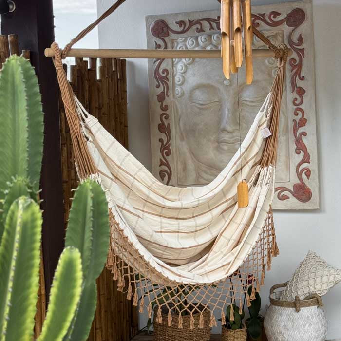64903-rede-descanso-com-listras-bege-marrom-decorativa-decoracao-home-decor-loja-artesintonia-decoracao-nordeste-brasil-objetos-artesanais-decorativos-home-decoration-casa-6