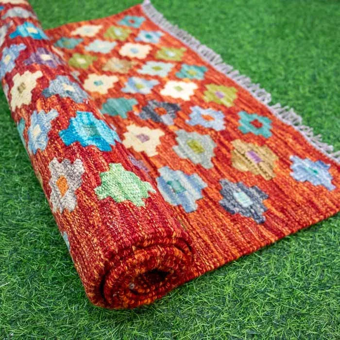 Tapete passadeira Kilim floral artesanal feito à mão no Paquistão.