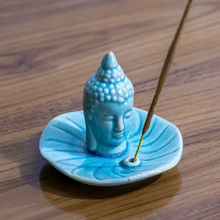 Incensário em porcelana com forma de Buda e acabamento suave