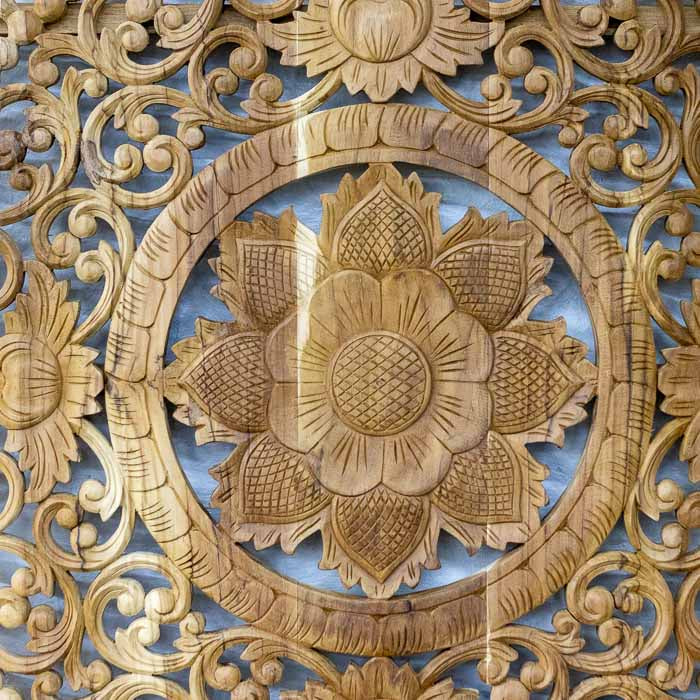 Painel de parede redondo estilo boho chic e oriental esculpido em madeira Teca dourada.