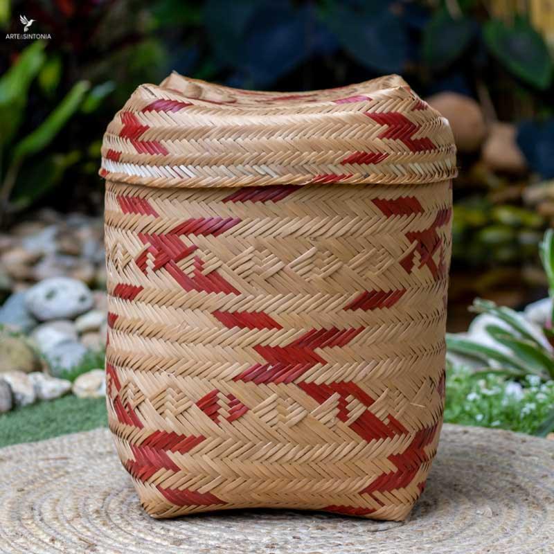 Cestaria artesanal com fibra natural e beleza no trançado manual – Arte ...