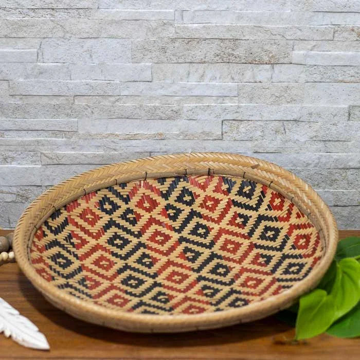 Objeto decorativo em arumã com estética rústica e identidade cultural. 