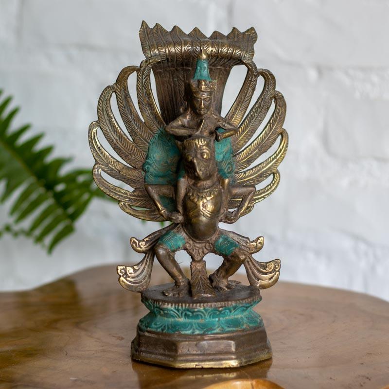 escultura vishnu garuda bronze divindades hinduismo aguia protecao lealdade uniao decoracao casa altar simbolismo bali indonesia 01