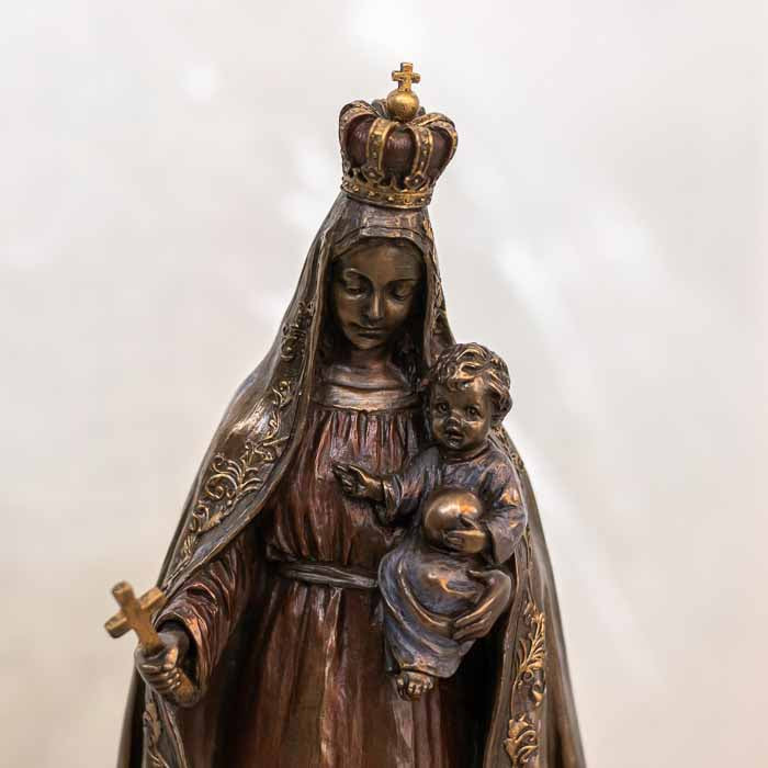 Escultura religiosa católica cor bronze para altar residencial.