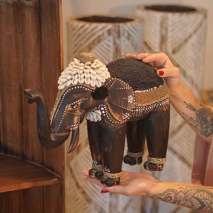 BAL03-escultura-elefante-madeira-fibra-natural-conchas-artesanato-bali-animal-abundancia-100