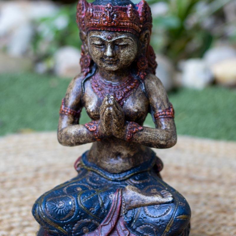 escultura mulher balinesa namaste meditacao bali indonésia cultura ancestrais feminino jardim garden decor espiritualidade tradicao 03