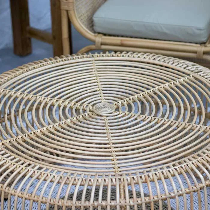 Mesa de centro de alto valor agregado, importada de Bali, com acabamento único. 