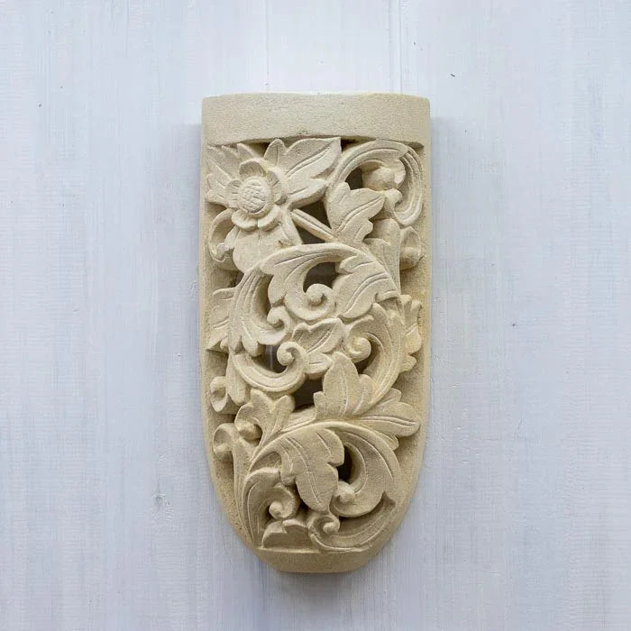 Luminária arandela artesanal de parede, esculpida em pedra limestone de Bali. 