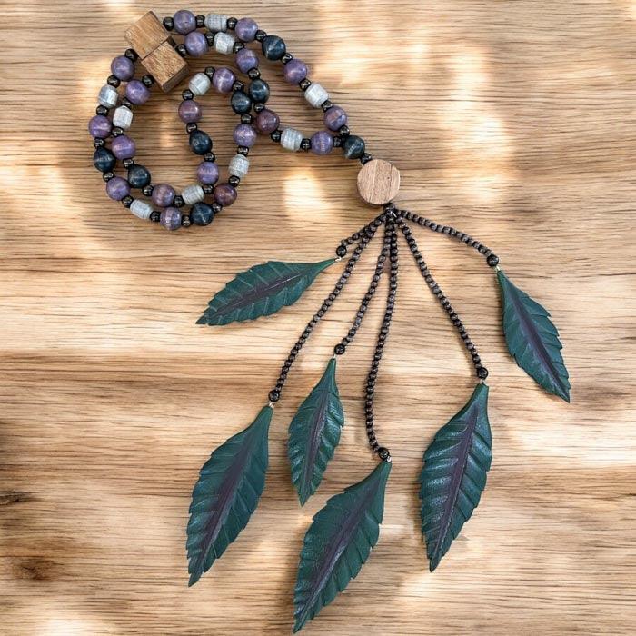 CR064-colar-penas-decorativas-madeira-artesanato-brasileiro-minas-gerais-curral-cor-loja-decoracoes-artesanais-objetos-decorativos-artesanato-artesintonia-3