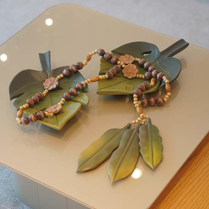 CR402-2-escultura-parede-folha-madeira-curral-cor-prados-artesanato-mineiro-brasileiro-loja-decoracoes-artesanais-objetos-decorativos-artesanato-artesintonia-4