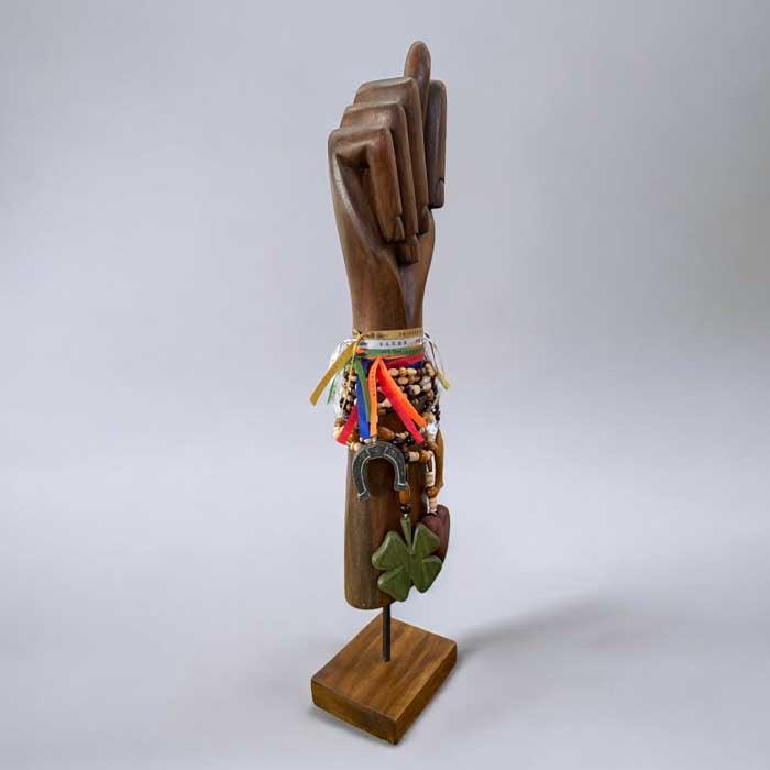 escultura-figas-madeira-entalhada-artesanato-brasileiro-amuleto-objeto-decorativo-mineiro-loja-decoracoes-artesintonia-02