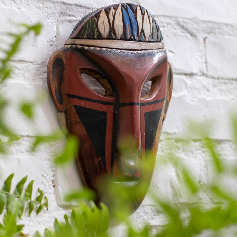 mascara-decorativa-madeira-povos-originarios-indigenas-etnia-tupinambas-ba-home-decor-decoracao-etnica-artesanato-minas-gerais-curral-da-cor-decoracao-parede-artesintonia-2