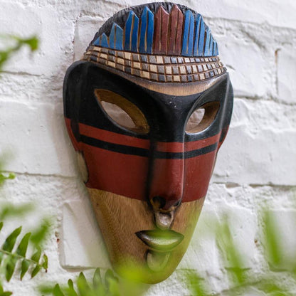 madeira-máscara-indígena-pintada-de-parede-etnia-indigena-brasileira-assurini-decoracao-brasileira-atelier-mineiro-curral-cor 2