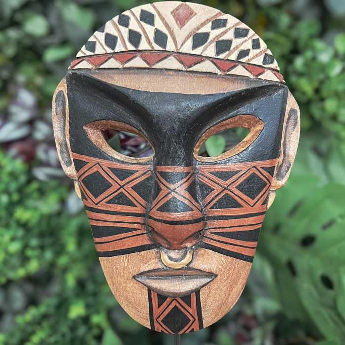 CR583-60-mascara-indigena-decorativa-etnia-huni-kuin-artesanato-brasileiro-curral-cor-minas-gerais-prados-madeira-decoracao-brasileira-design-autoral-loja-artesintonia-3