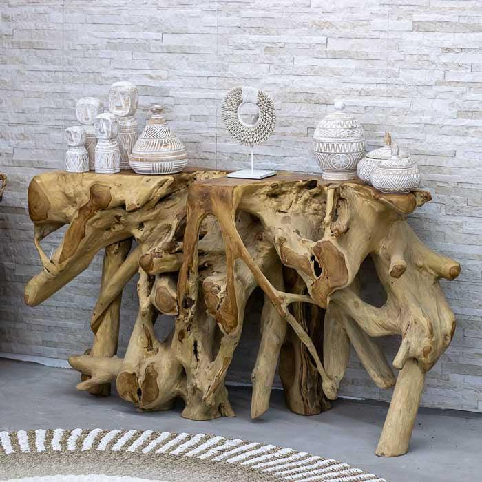 Aparador rústico orgânico em raiz de madeira teca com destaque visual forte ideal para Home Decor contemporâneo. 