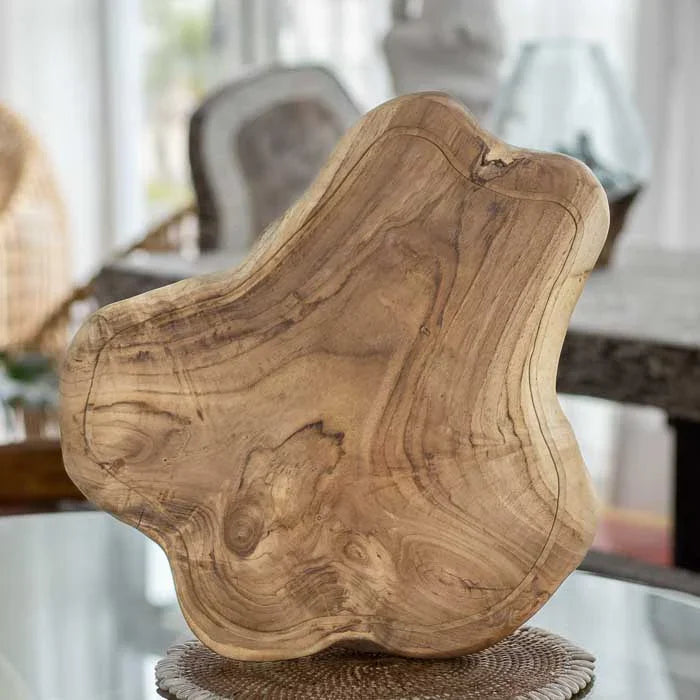 Peça artesanal de Bali em madeira teca utilizada como tábua de corte orgânica.