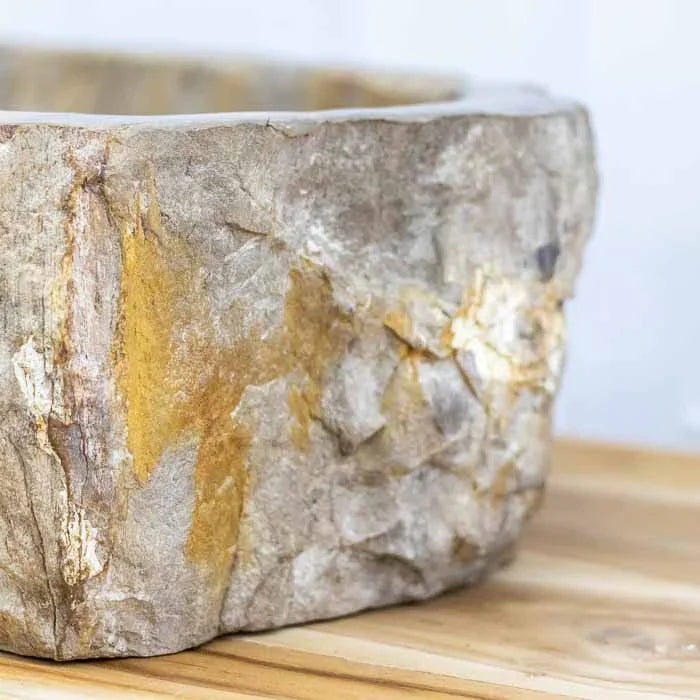 Lavatório exclusivo para banheiro, com rica variação de cores e minerais. 