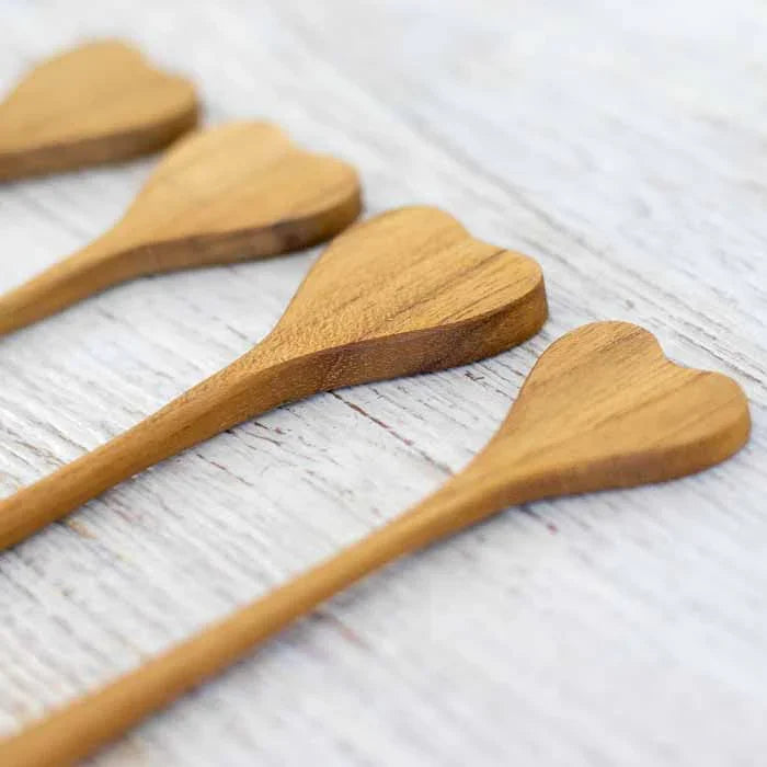 Utensílio de madeira artesanal da Indonésia para tábuas de frios e aperitivos. 