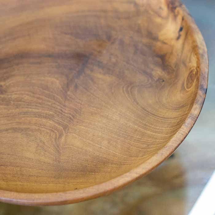 Centro de mesa decorativo de Bali esculpido à mão em madeira sustentável.