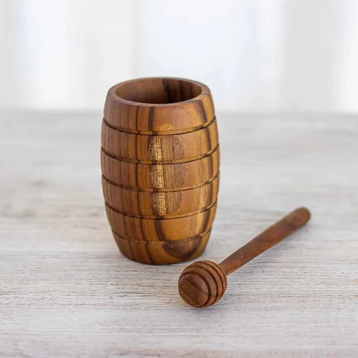 Meleira artesanal em madeira natural com design ripado e pegador de mel coordenado.