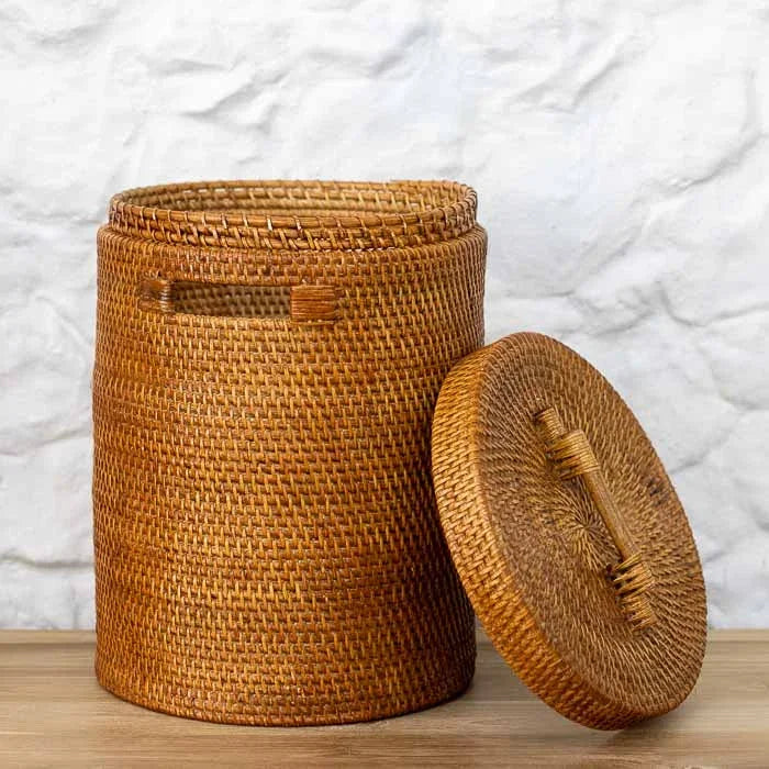 Cesto artesanal em fibra natural importado de Bali.