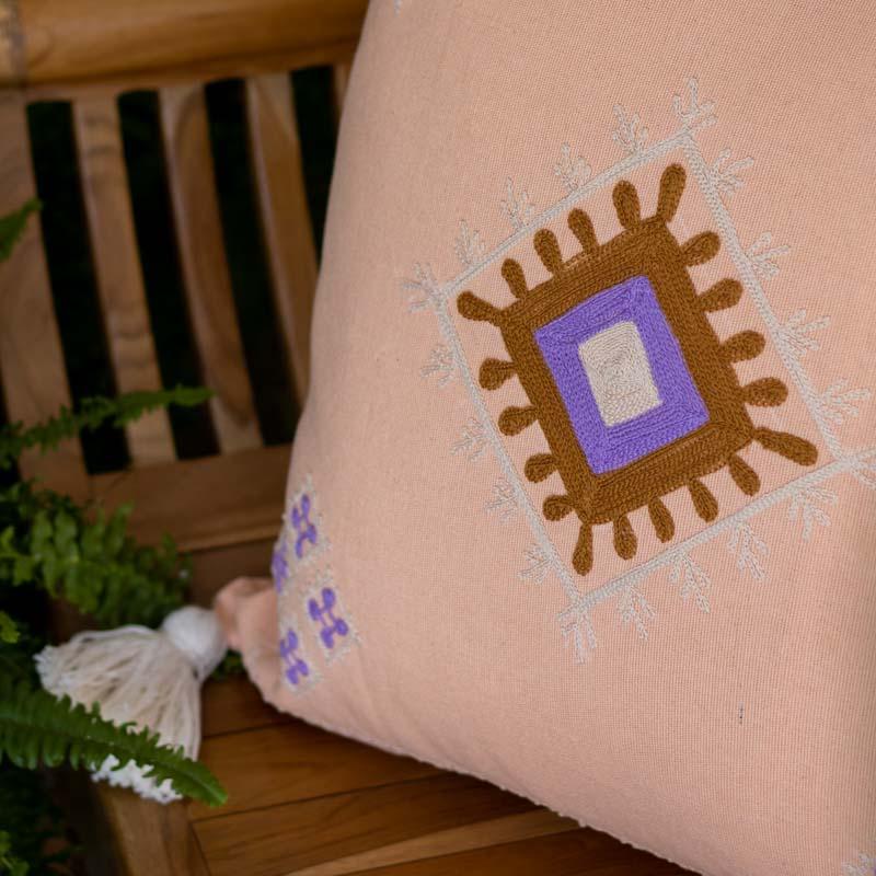 almofada balinesa bordado artesanal tradicao semyniak cores tropicais decoracao casa praia 02