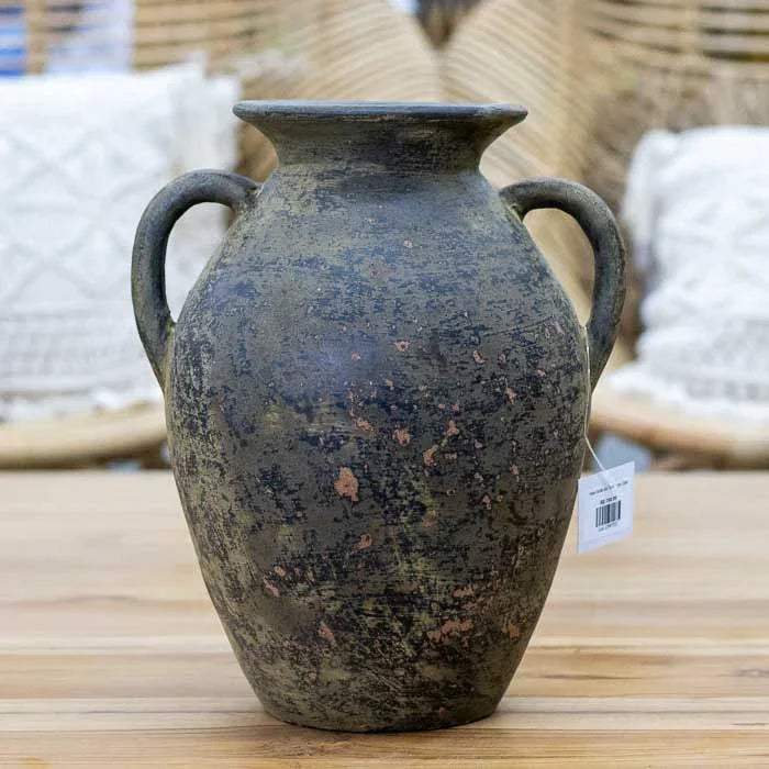 Vaso Ânfora artesanal de Bali em terracota com acabamento rústico e duas alças laterais, ideal para composições étnicas