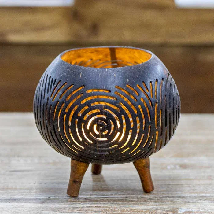 Porta-vela balinês feito de coco, ideal para decoração com essência 