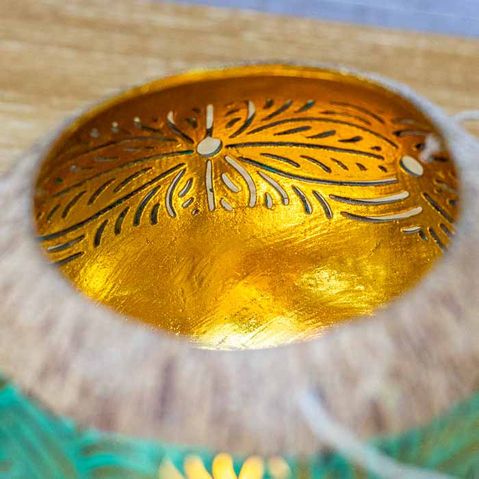 Pêndulo decorativo zen de Bali em coco natural para meditação e relaxamento. 