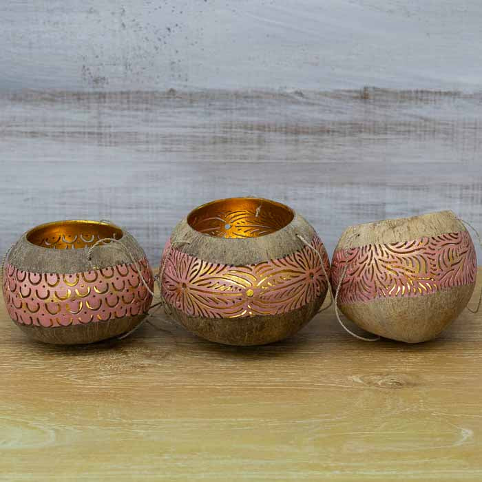 Trabalho manual em coco de Bali: porta-vela suspenso funcional e exclusivo. 