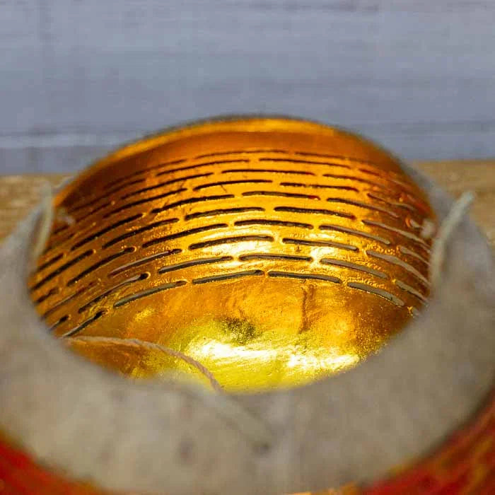Decoração suspensa tropical com porta-vela orgânico de fibra natural indonésia. 