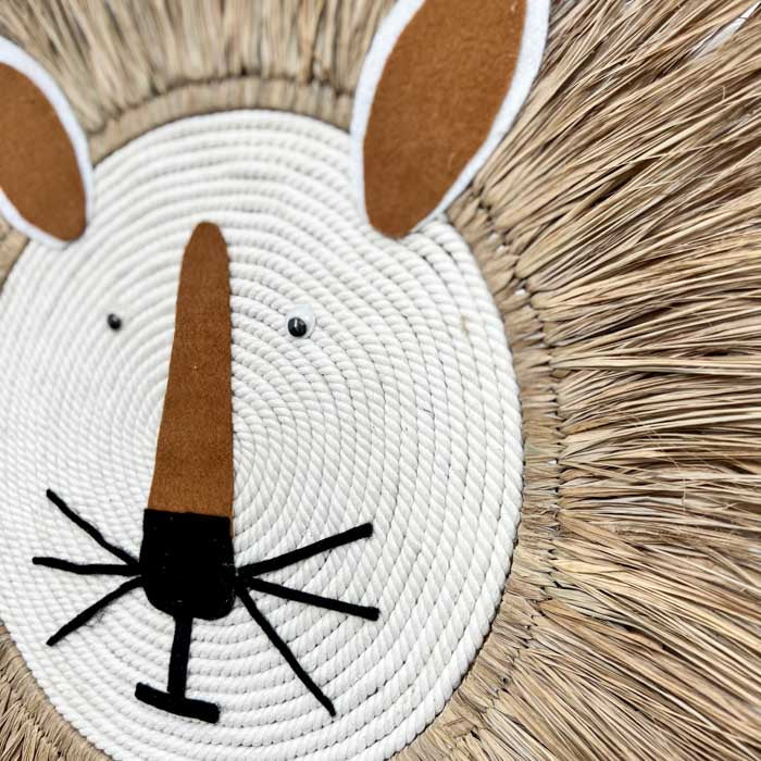 Um toque natural e divertido para sua parede: este gato em waterhyacint leva estilo boho e simpatia ao ambiente.