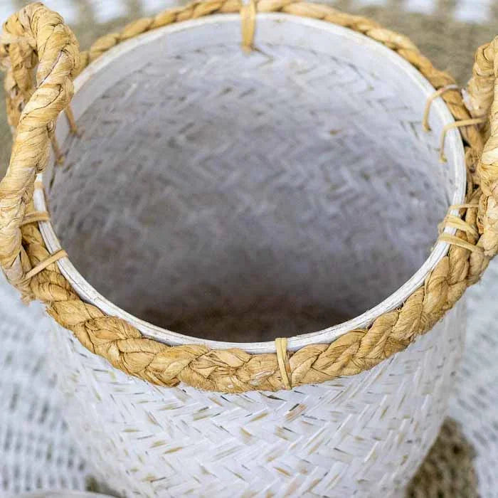 Artesanato em bambu com tampa, trazendo leveza e autenticidade à decoração da sua casa.  